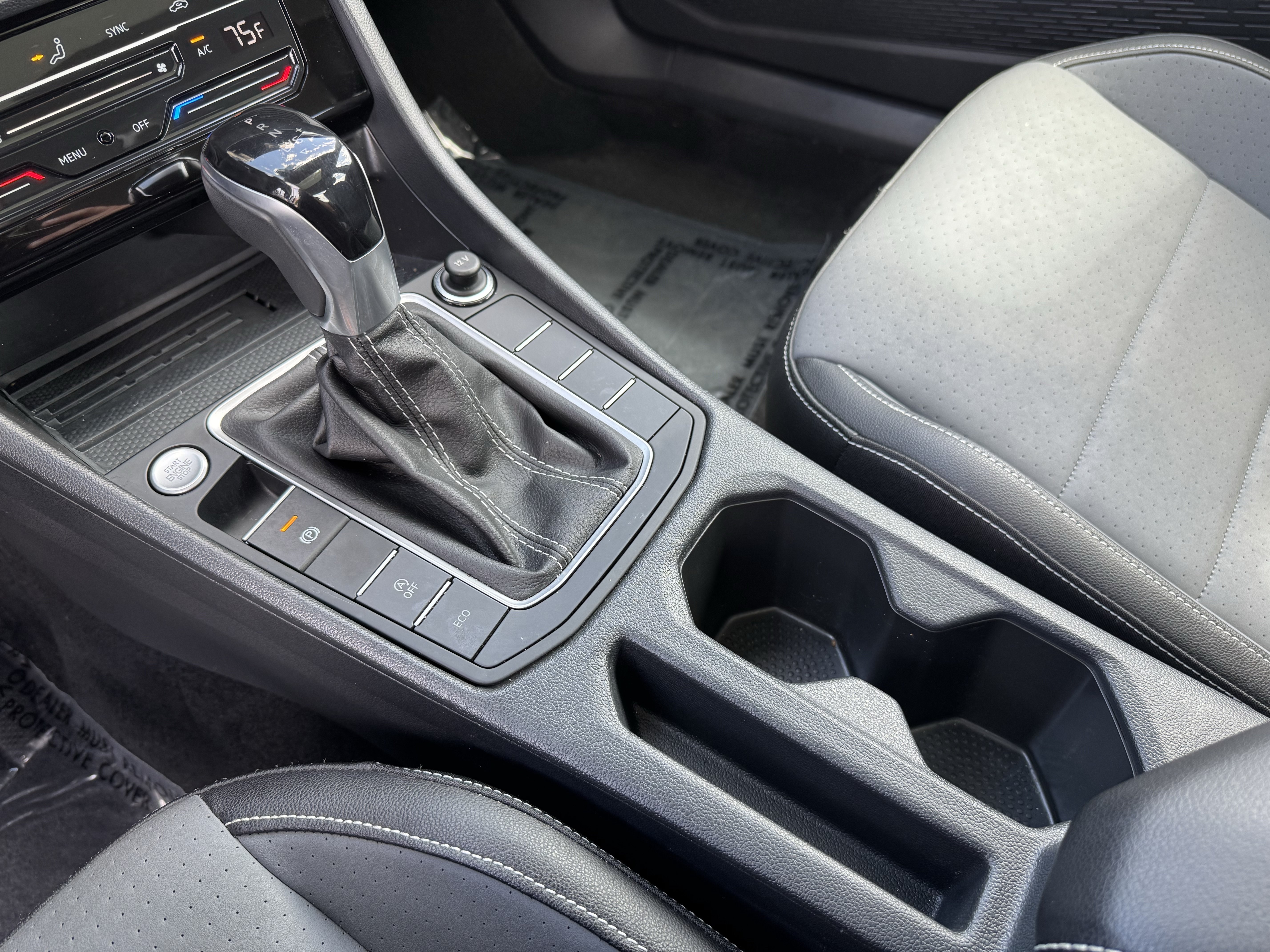 Used 2025 Volkswagen Jetta SE w/ Sunroof Package FWD image 29