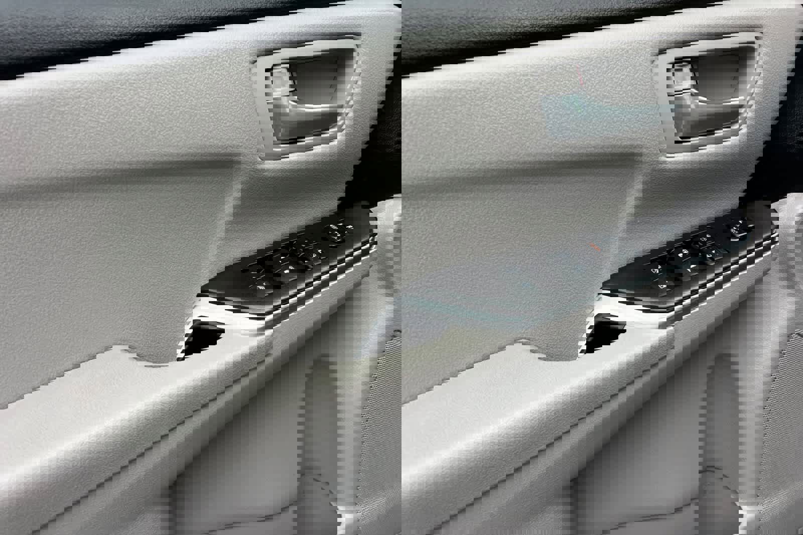 Used 2016 Toyota Camry LE image 12