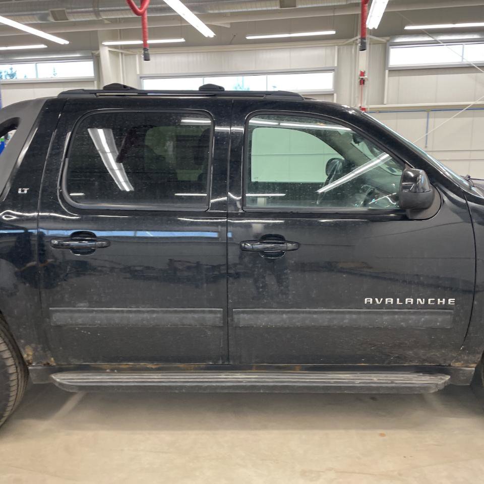Used 2011 Chevrolet Avalanche LT AWD/4WD image 9