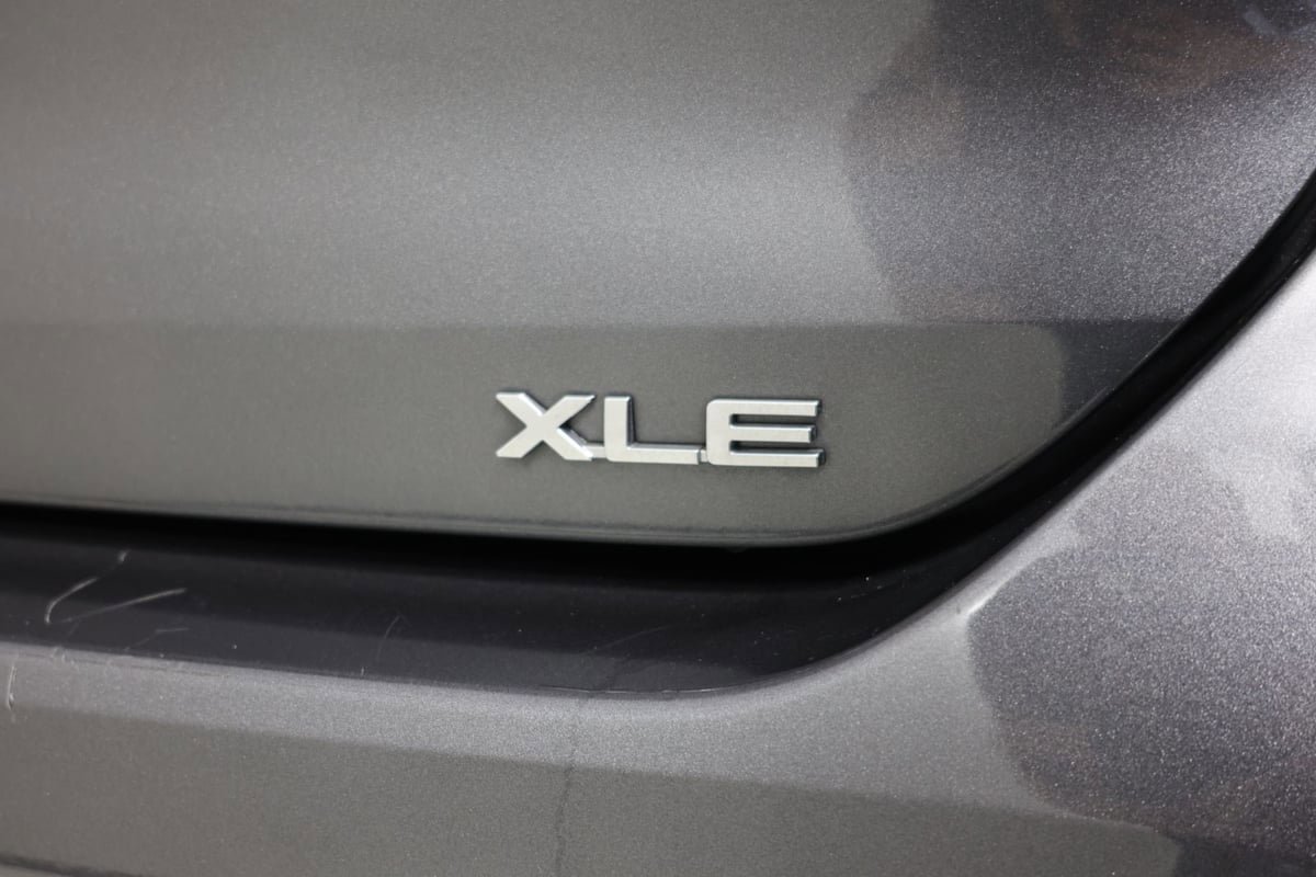 Used 2020 Toyota Highlander XLE FWD image 16