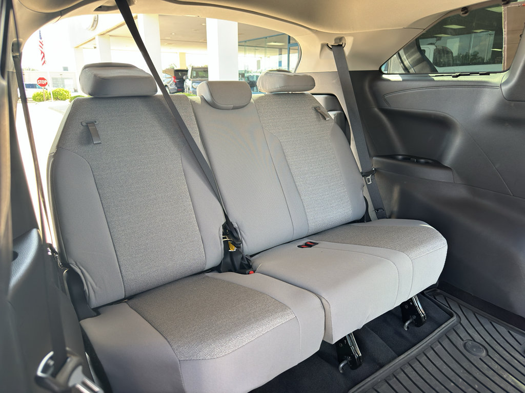 Used 2026 Toyota Sienna LE AWD/4WD image 35