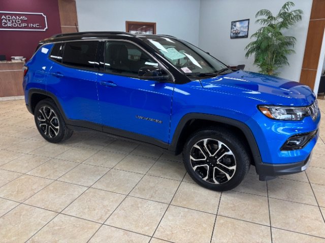 Used 2023 Jeep Compass Limited w/ Sun and Sound Group AWD/4WD image 9