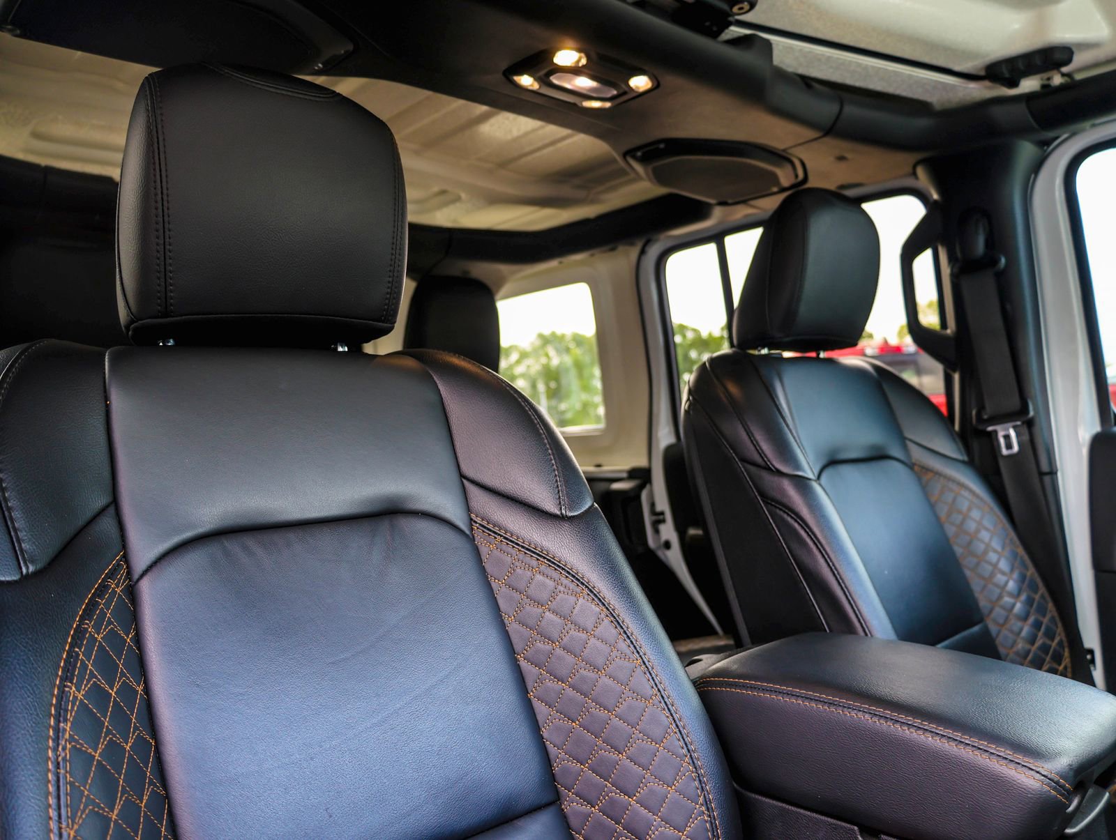 Used 2020 Jeep Wrangler Unlimited Sahara image 13