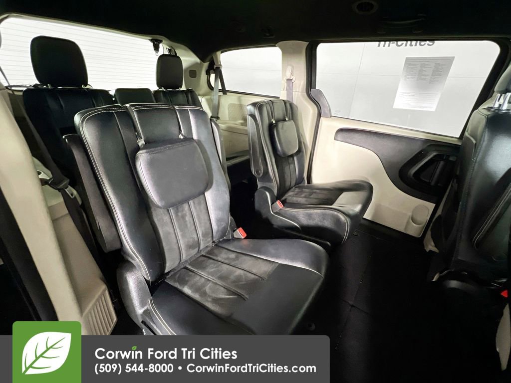 Used 2018 Dodge Grand Caravan SXT image 16