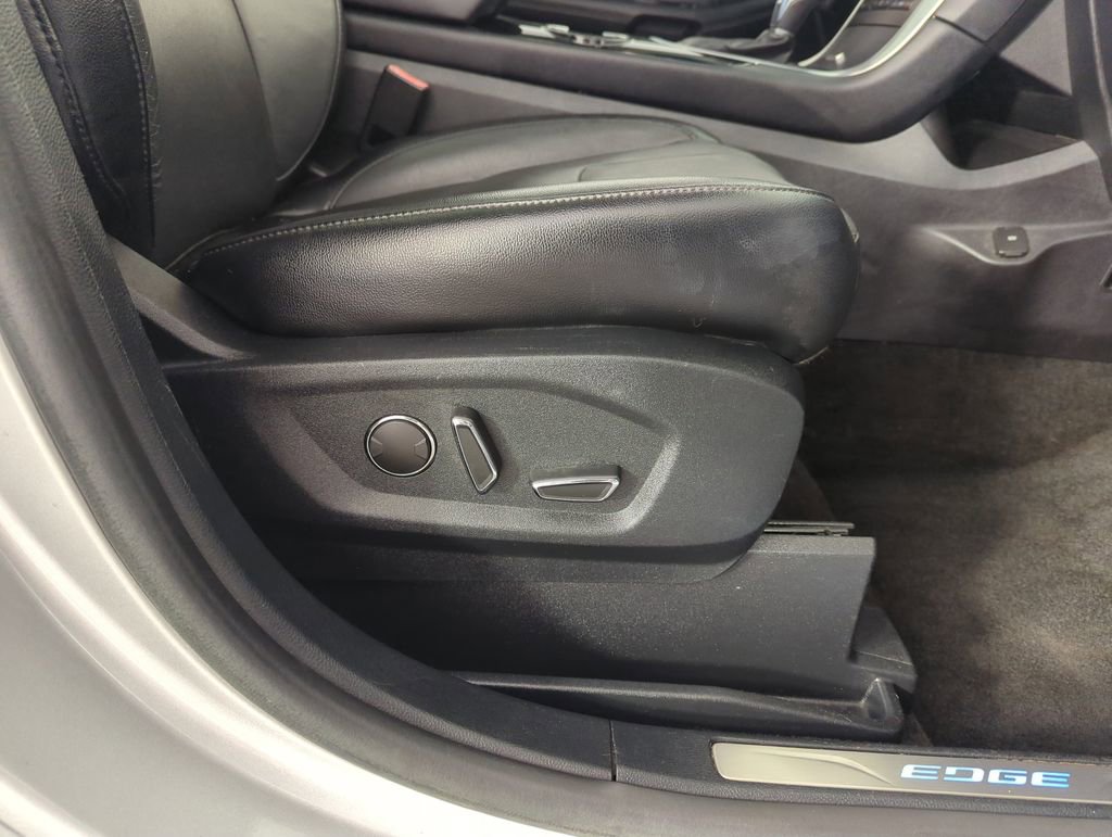 Used 2018 Ford Edge Titanium w/ Equipment Group 301A image 38