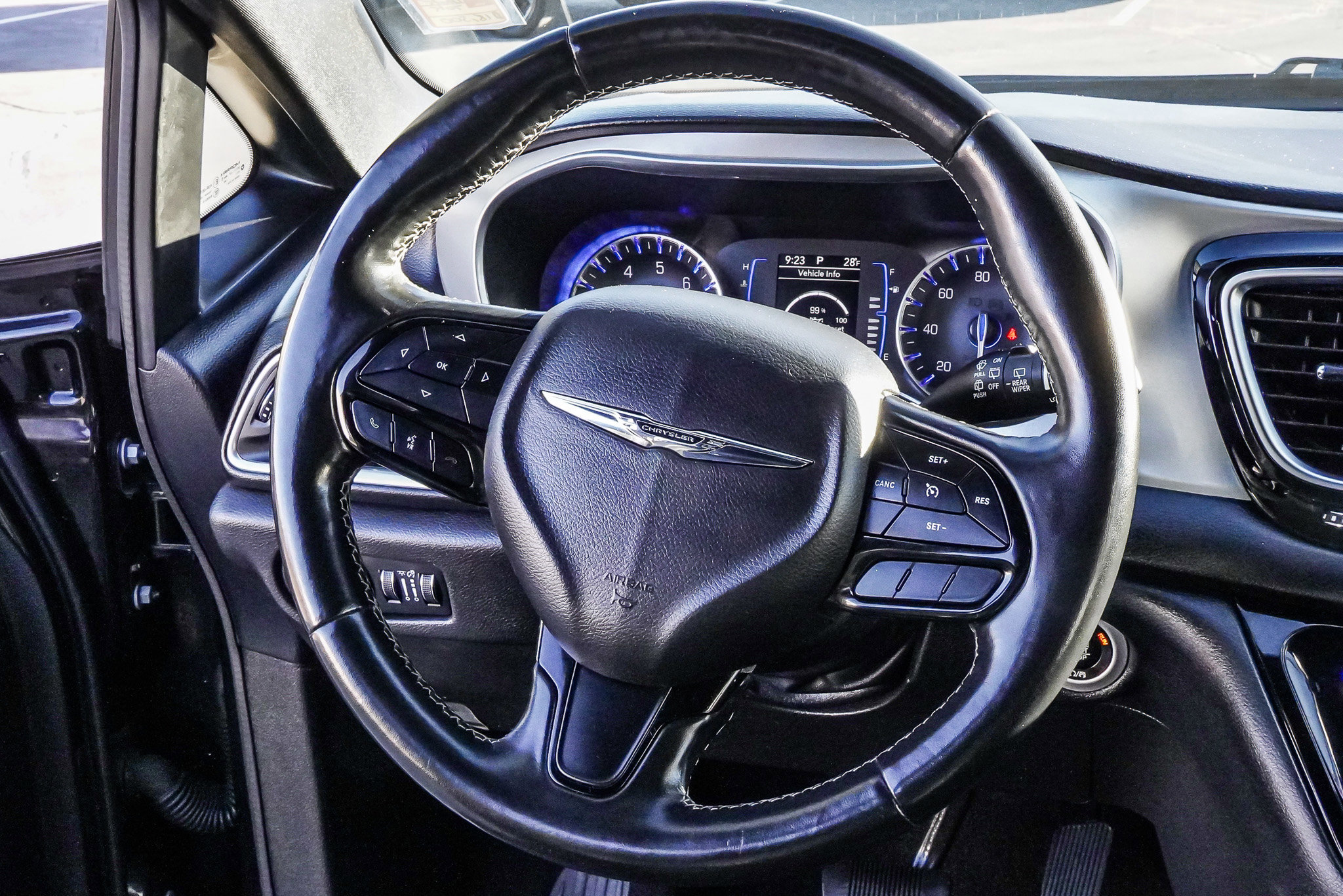 Used 2019 Chrysler Pacifica Touring-L w/ S Appearance Package image 37