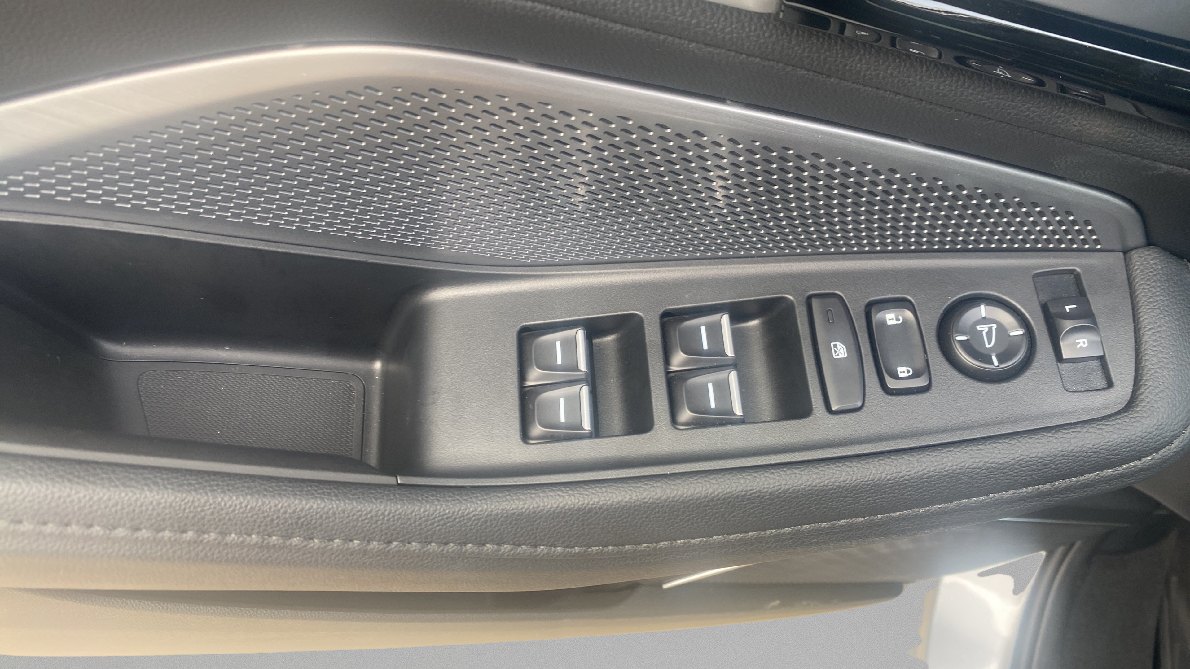 Used 2026 Acura MDX FWD image 11