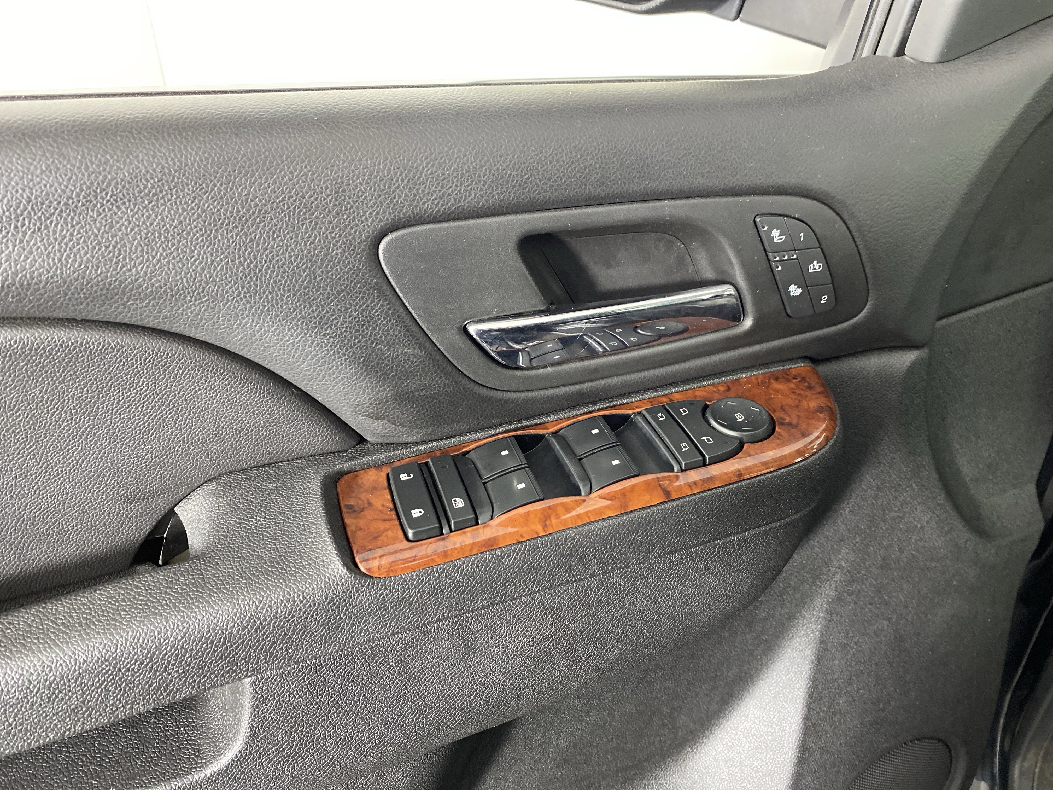 Used 2013 Chevrolet Tahoe LT w/ Luxury Package AWD/4WD image 13