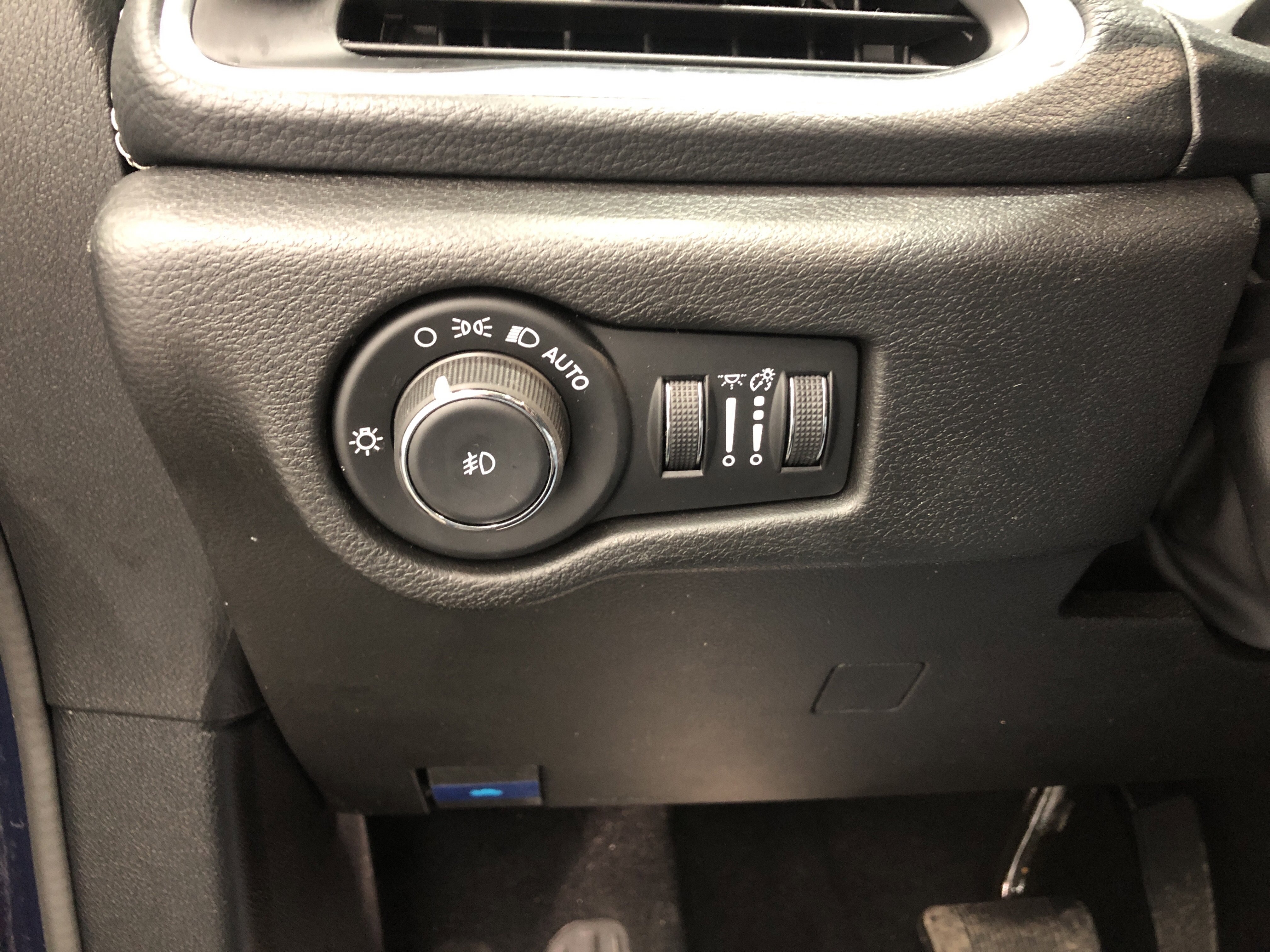 Certified 2025 Chrysler Pacifica Limited FWD image 18