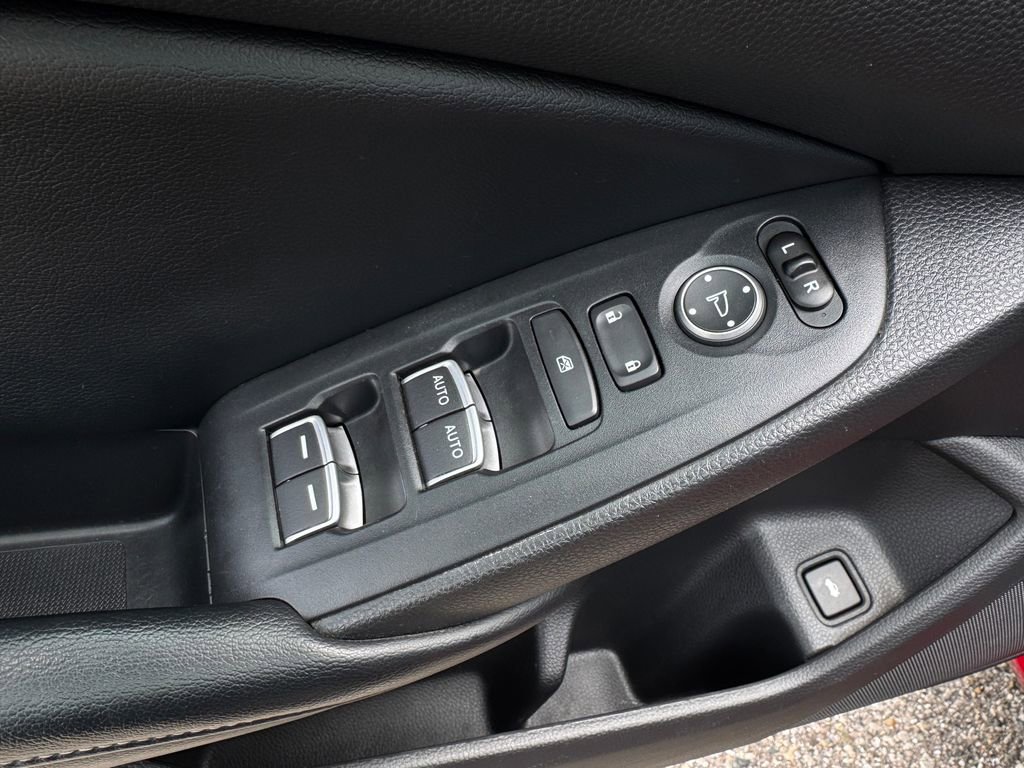 Used 2018 Honda Accord Sport image 11