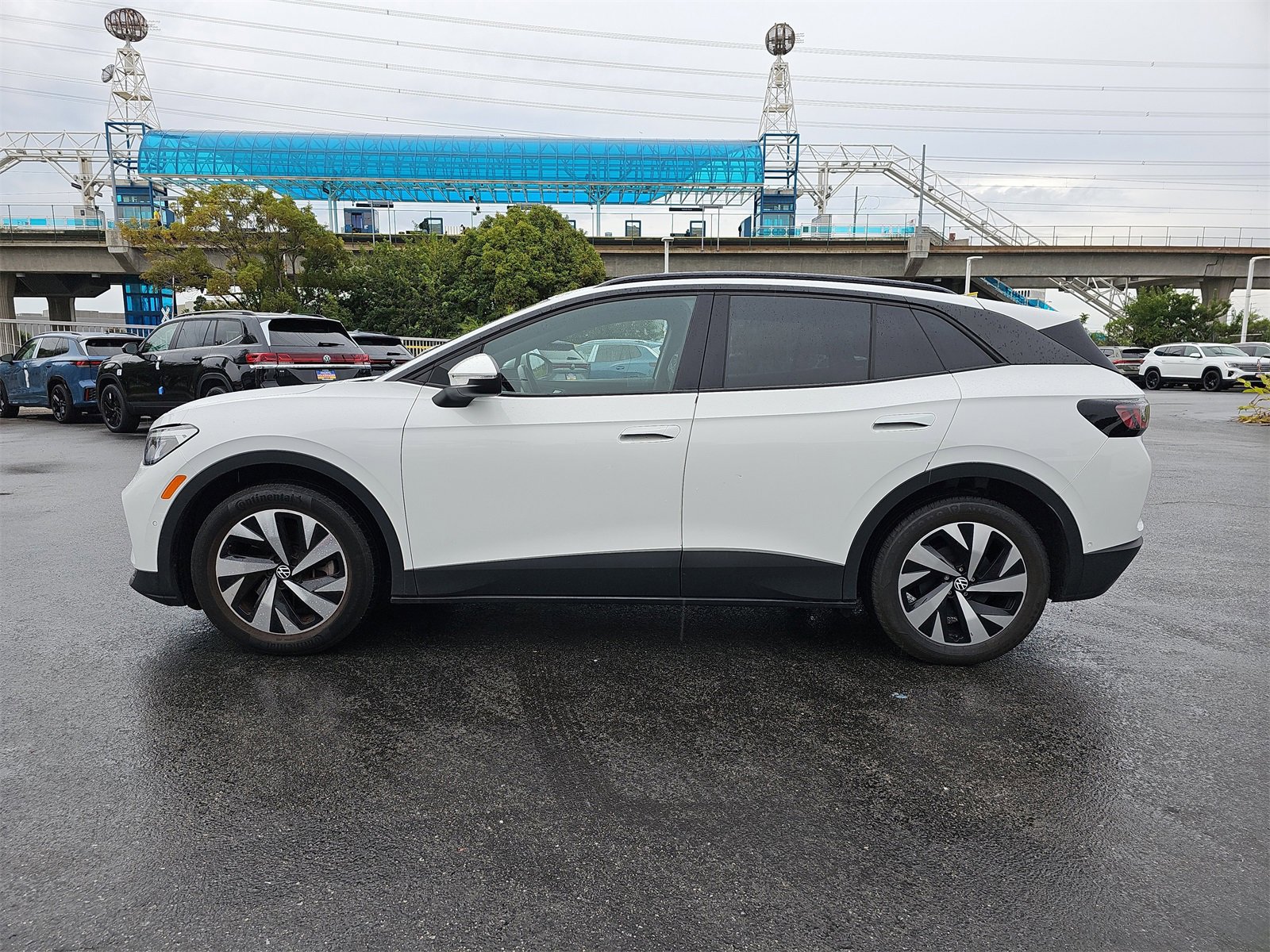 Used 2023 Volkswagen ID.4 2WD image 8