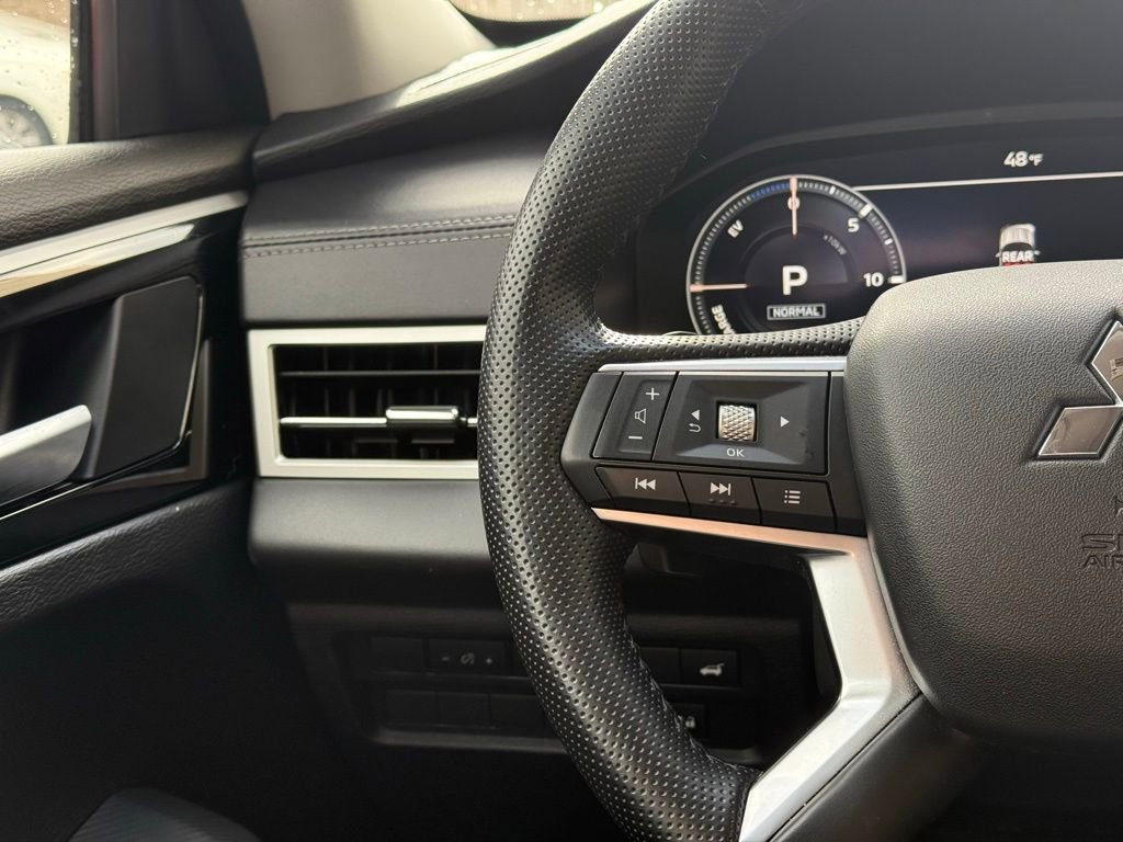 Used 2024 Mitsubishi Outlander SE image 10