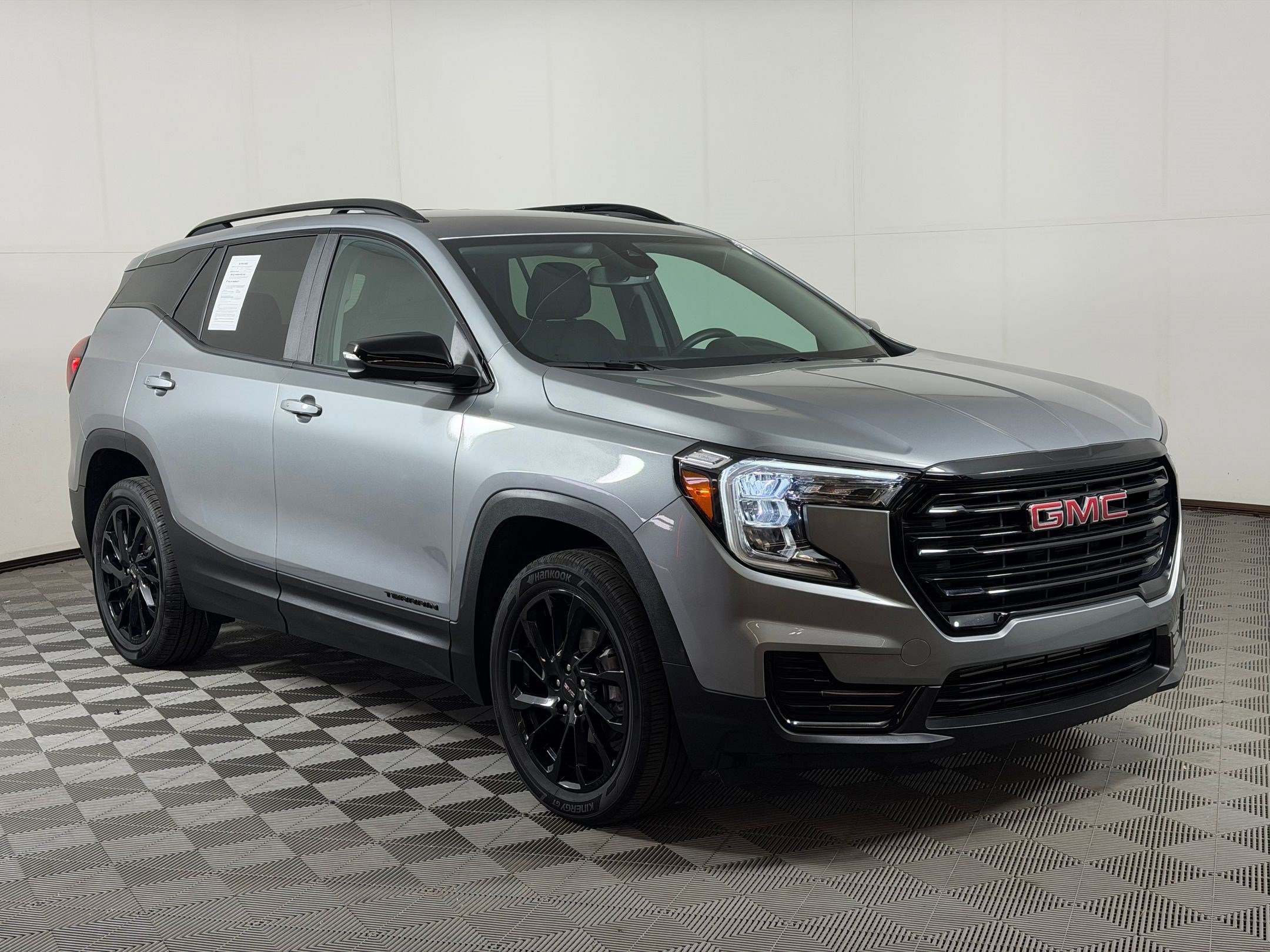 Used 2023 GMC Terrain SLE w/ Driver Convenience Package AWD/4WD image 7
