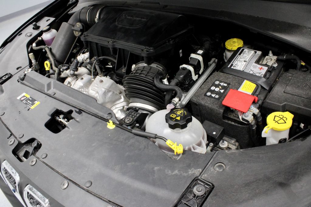 Used 2023 Jeep Compass Latitude w/ Sun and Sound Group AWD/4WD image 17