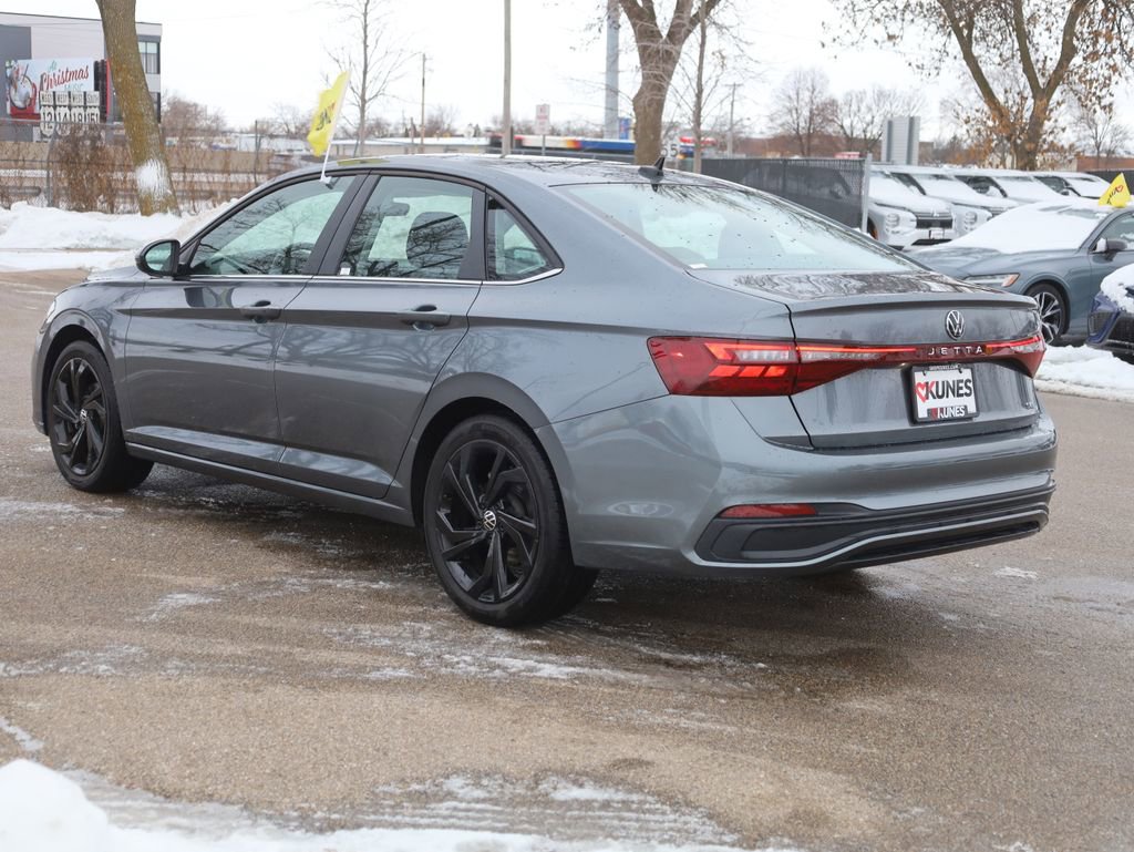 Used 2025 Volkswagen Jetta SE w/ Sunroof Package image 7