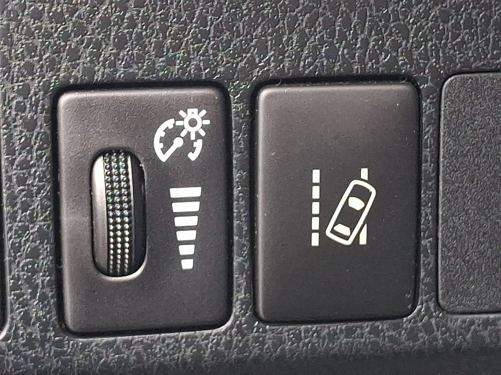 Used 2017 Toyota RAV4 Limited AWD/4WD image 25