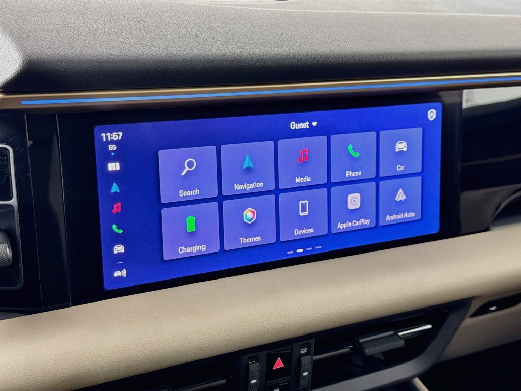 Certified 2025 Porsche Macan Electric RWD image 17