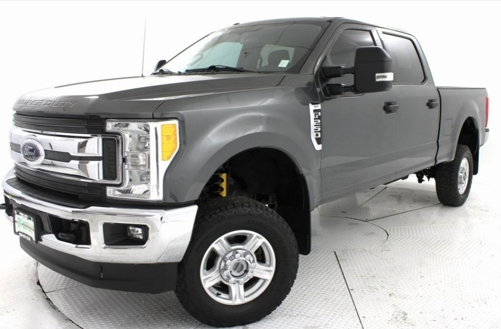 Used 2017 Ford F250 XLT w/ XLT Value Package image 3