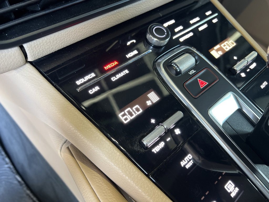 Used 2020 Porsche Cayenne image 22