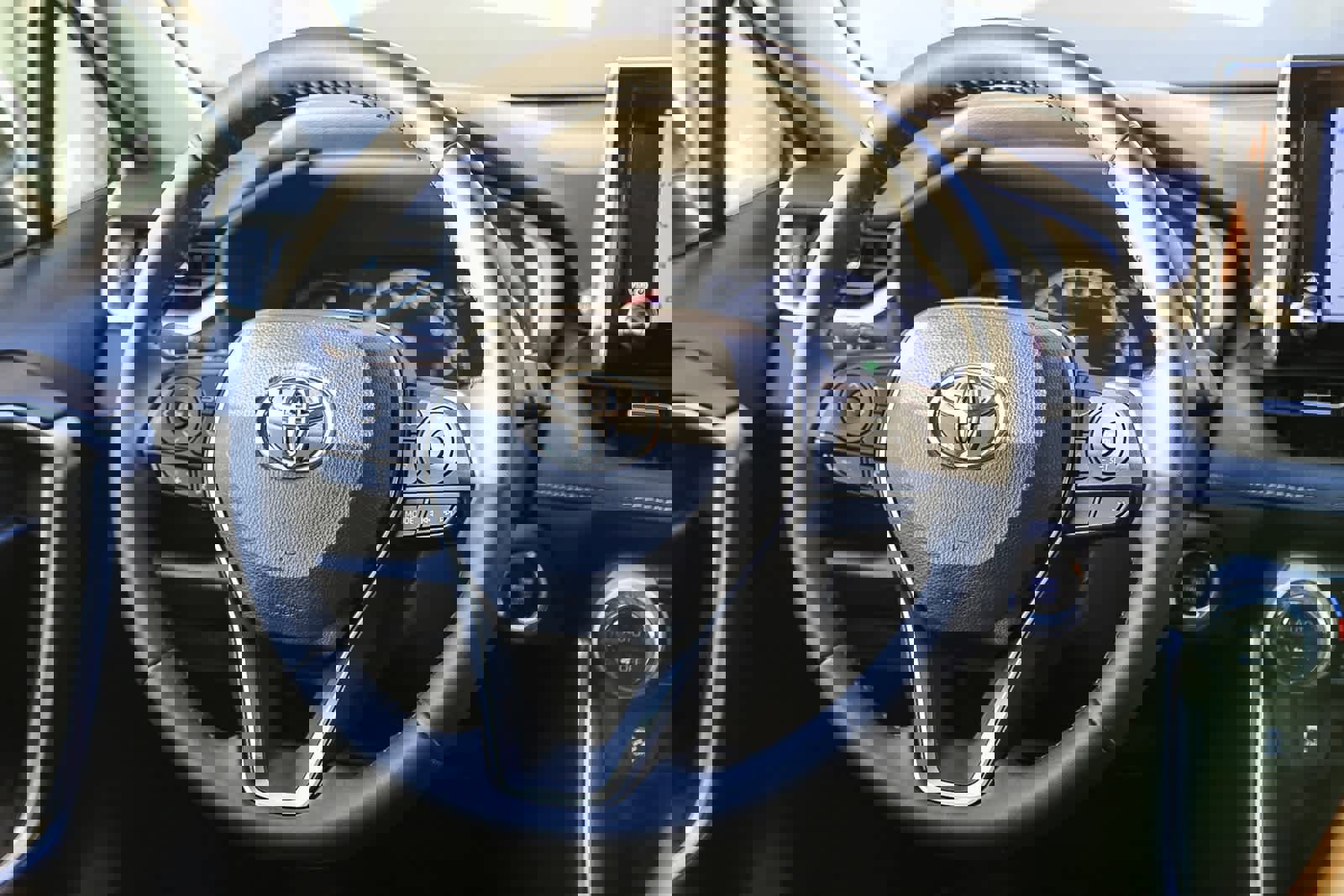 Used 2023 Toyota RAV4 XLE Premium image 15