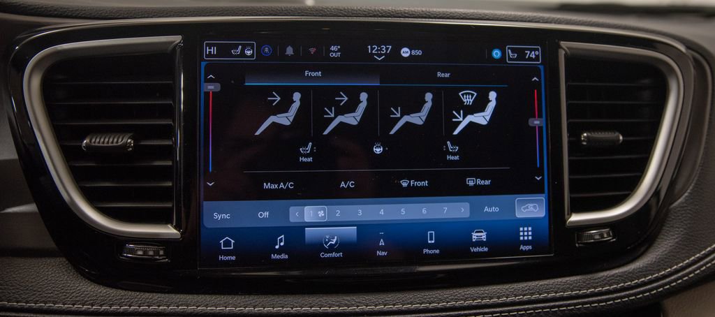 Used 2024 Chrysler Pacifica Select image 23