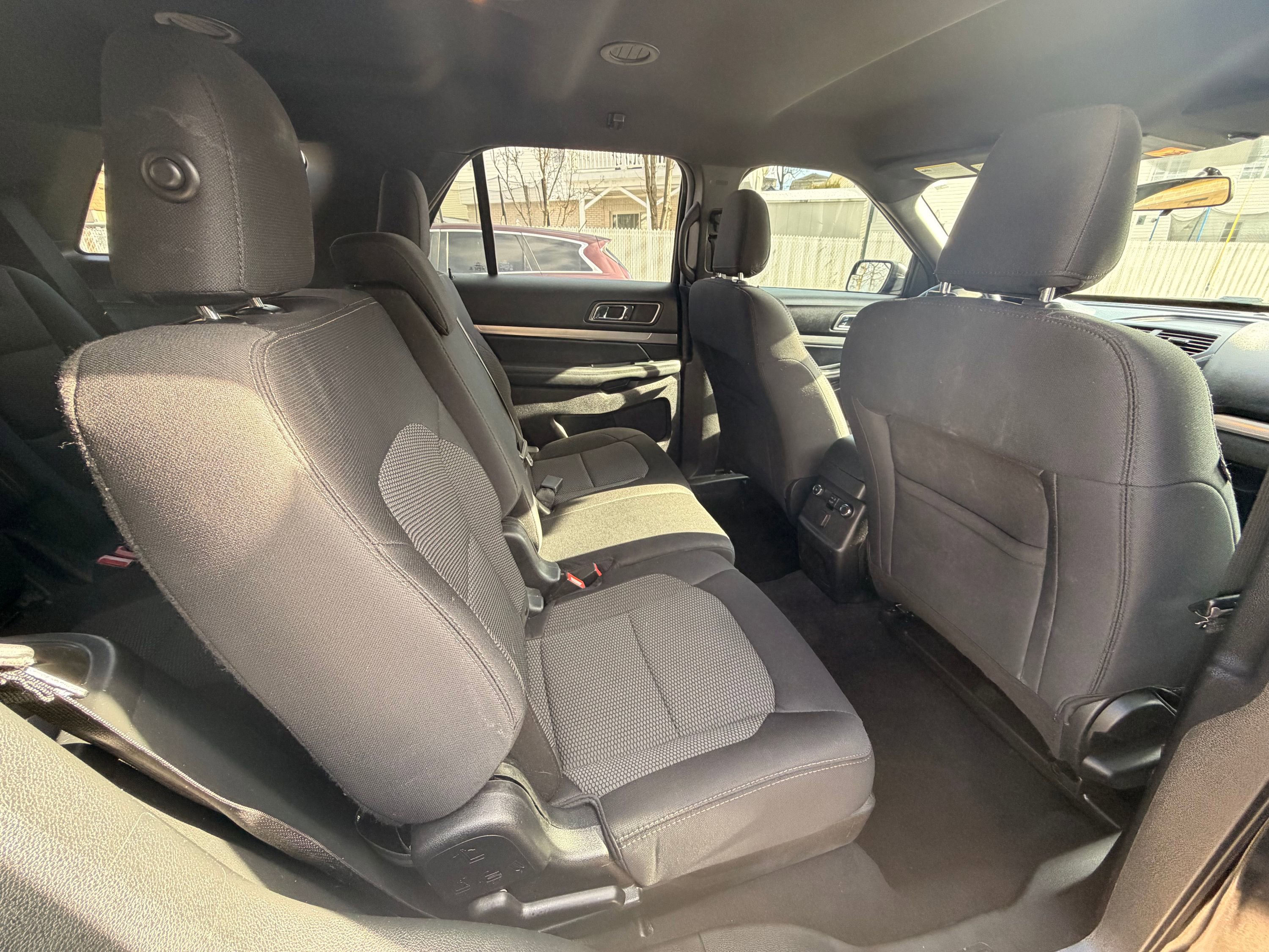 Used 2019 Ford Explorer XLT image 30
