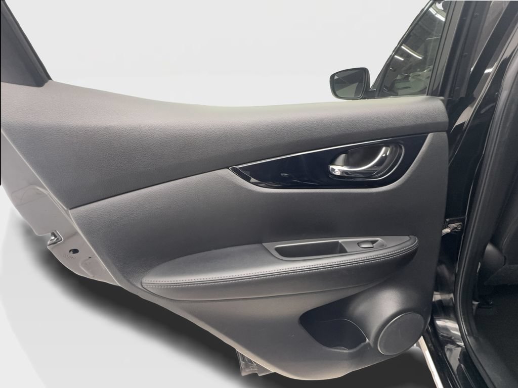 Used 2020 Nissan Rogue Sport SV FWD image 24