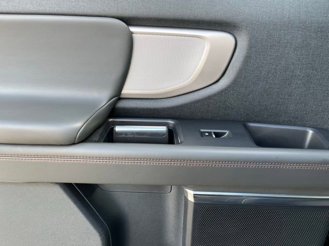 Used 2025 Ford Expedition Active image 16