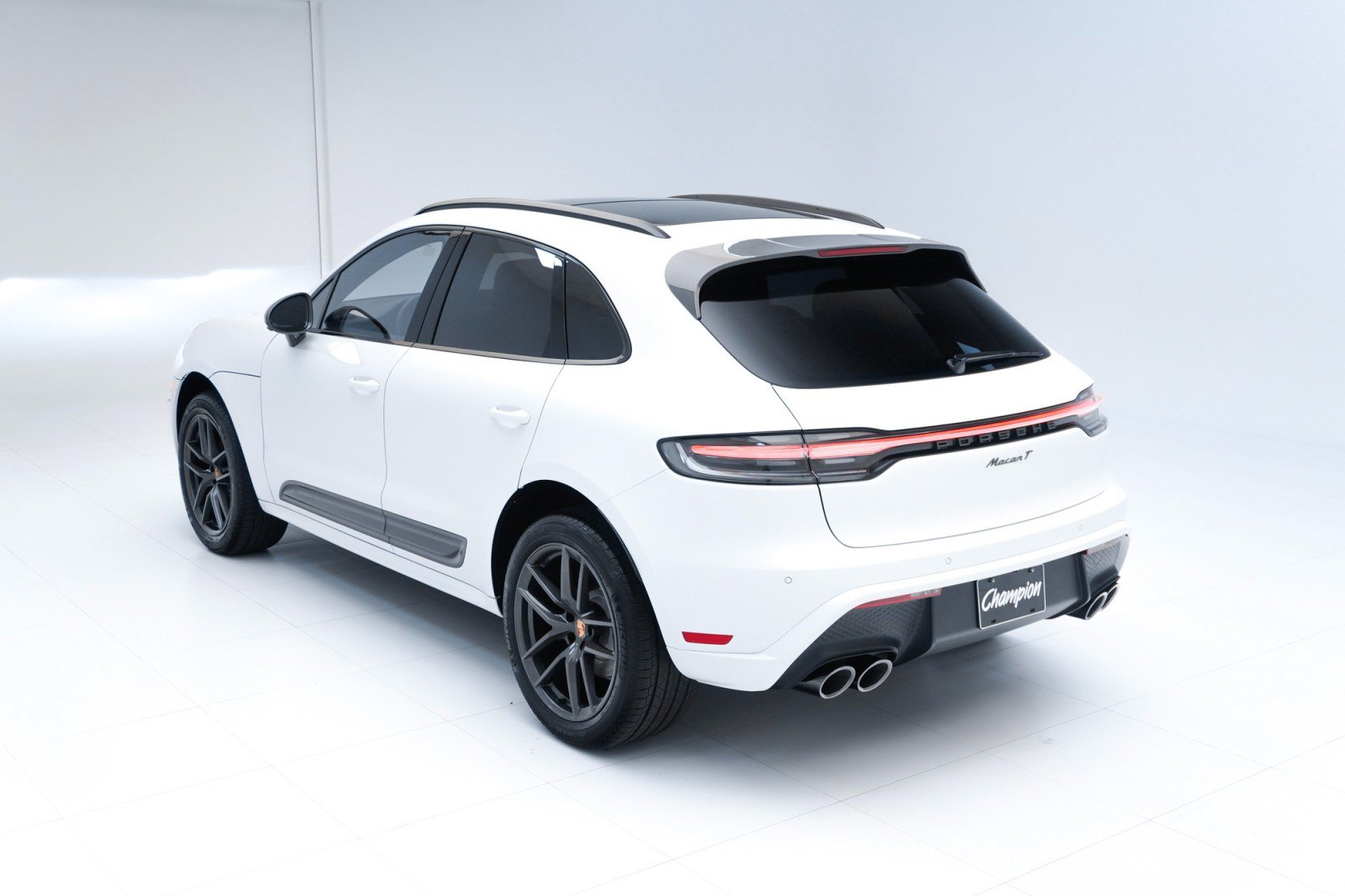 Certified 2023 Porsche Macan Turbo AWD/4WD image 3