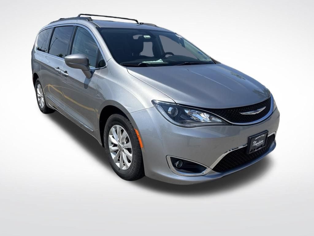 Used 2017 Chrysler Pacifica Touring-L FWD image 8