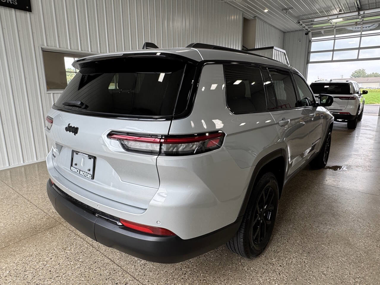 Used 2024 Jeep Grand Cherokee L Laredo image 15