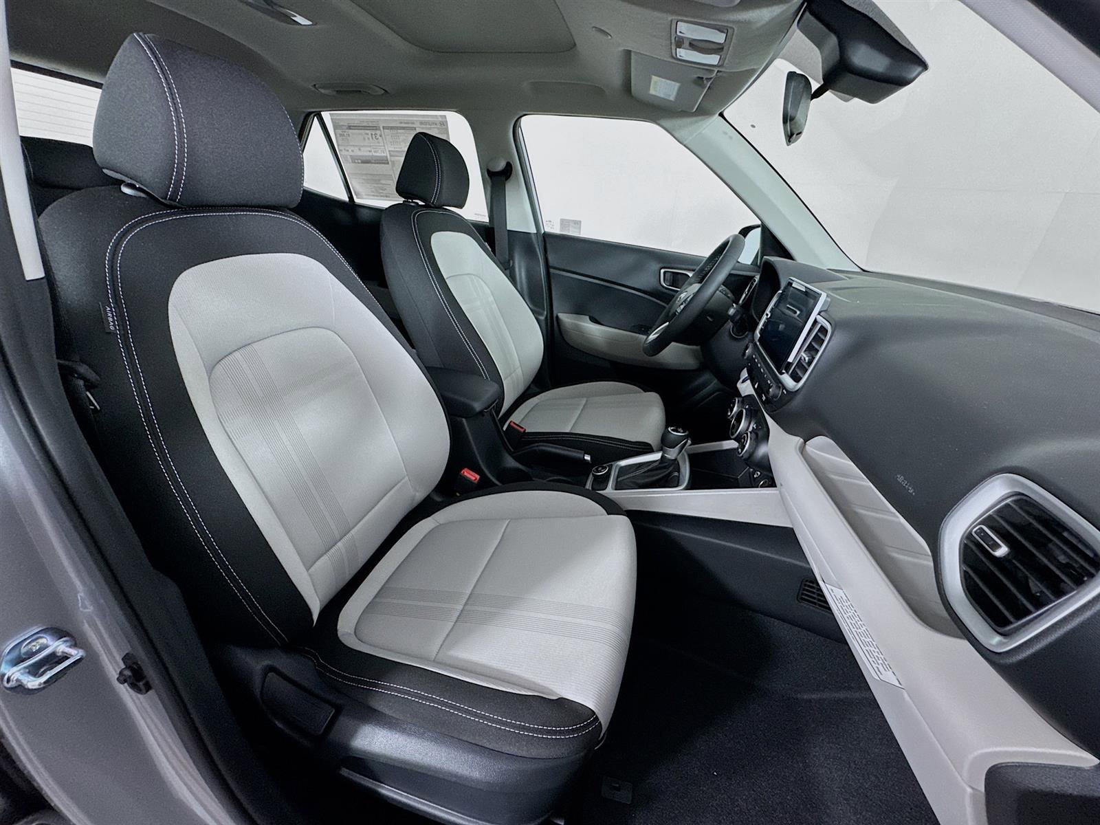 New 2025 Hyundai Venue SEL image 25