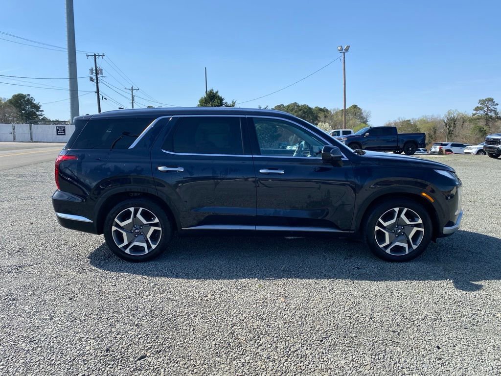 Used 2024 Hyundai Palisade Limited FWD image 2