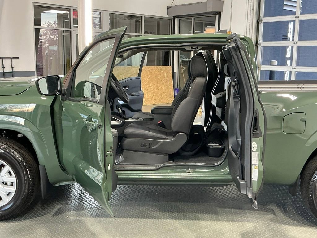 Used 2024 Nissan Frontier SV w/ SV Convenience Package image 29