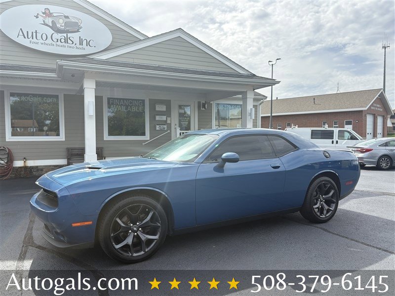 Used 2020 Dodge Challenger SXT w/ Blacktop Package image 1