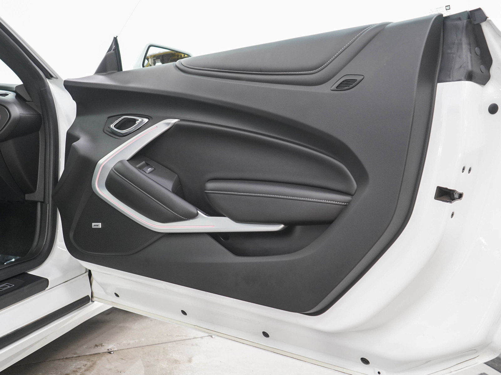 Used 2017 Chevrolet Camaro SS RWD image 9