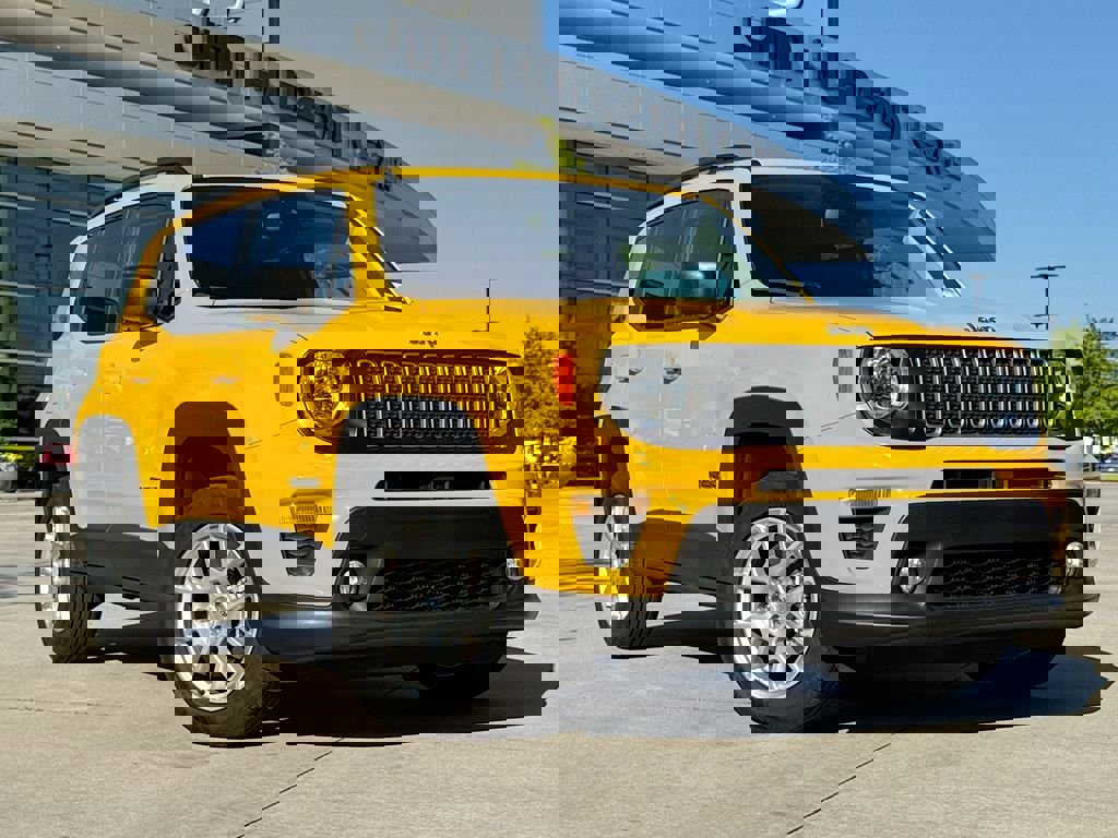 Used 2023 Jeep Renegade Latitude w/ Premium Group image 2