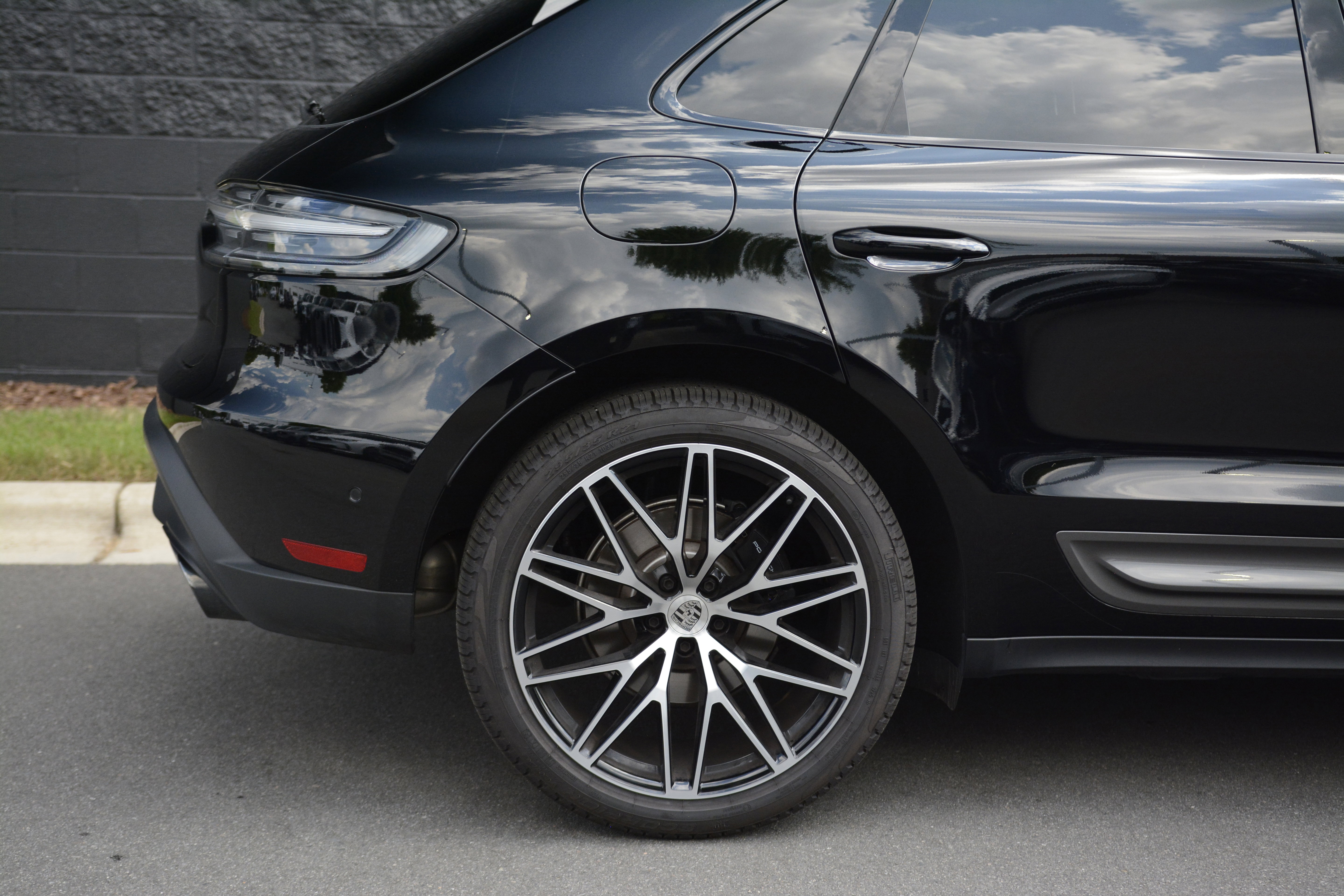 Certified 2026 Porsche Macan Turbo AWD/4WD image 41
