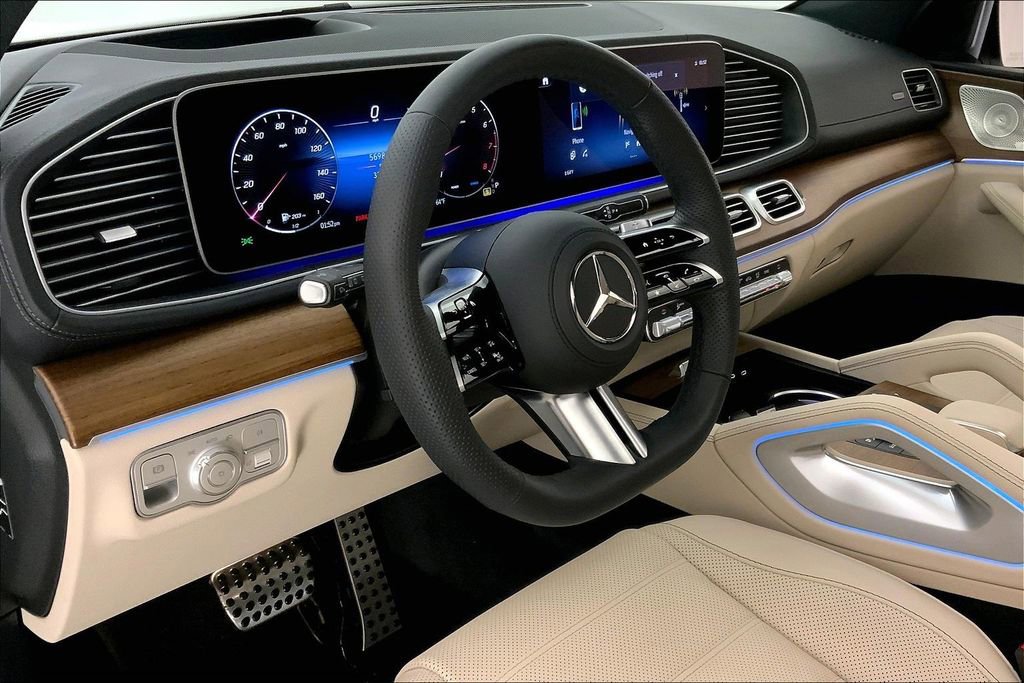 Used 2024 Mercedes-Benz GLS 450 4MATIC image 21