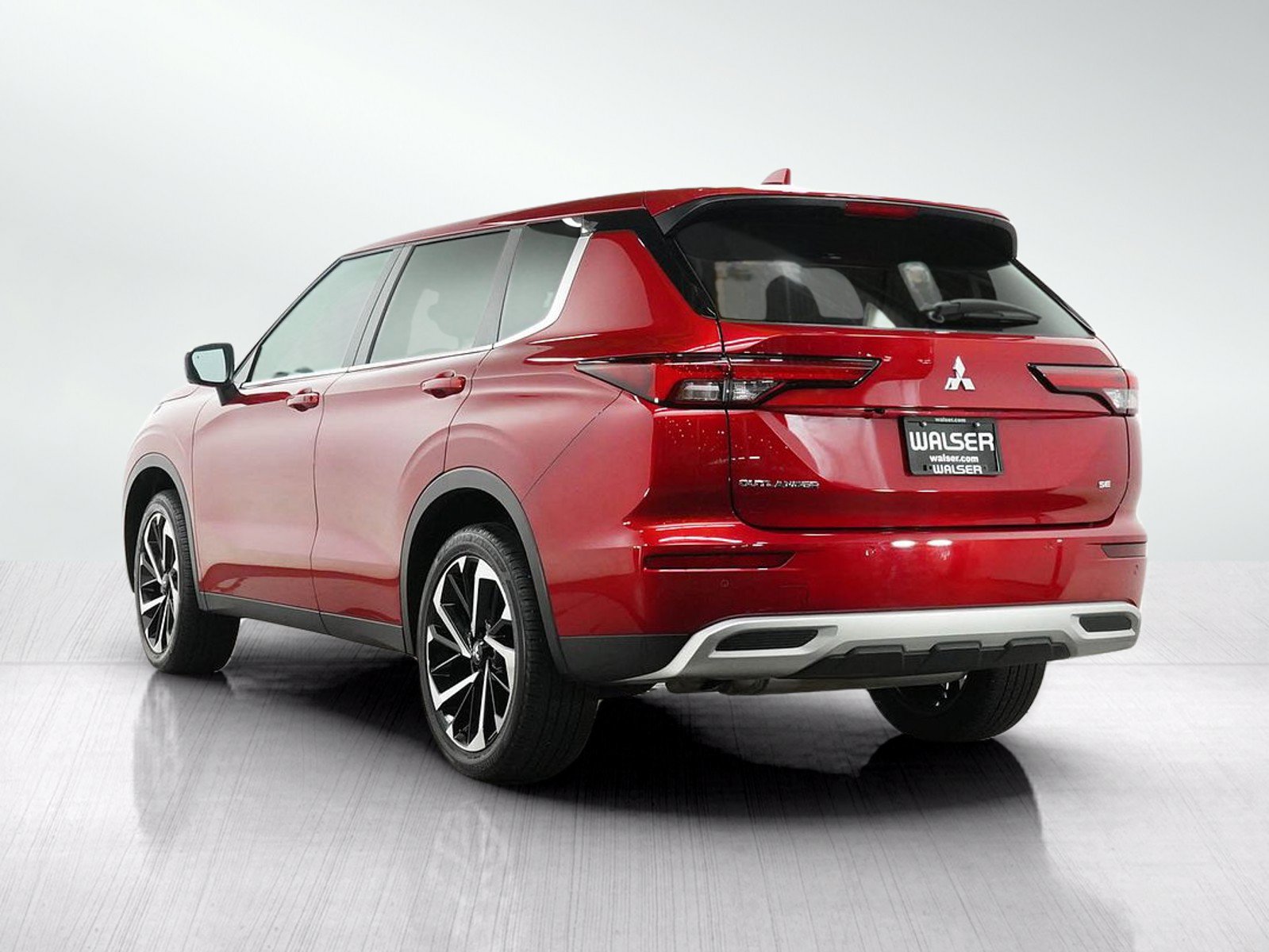 Used 2023 Mitsubishi Outlander SE AWD/4WD image 3