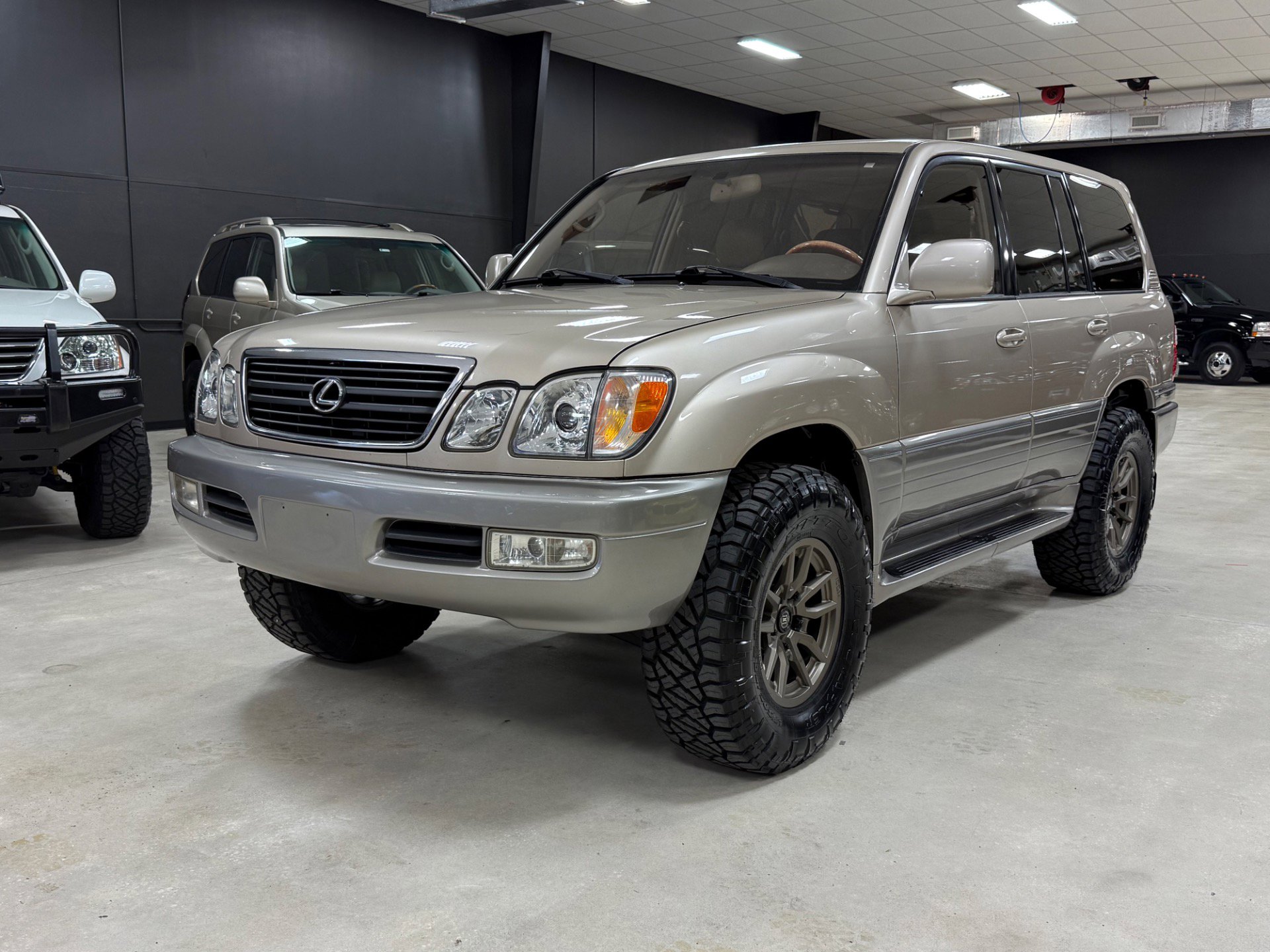 Used 2000 Lexus LX 470 4WD