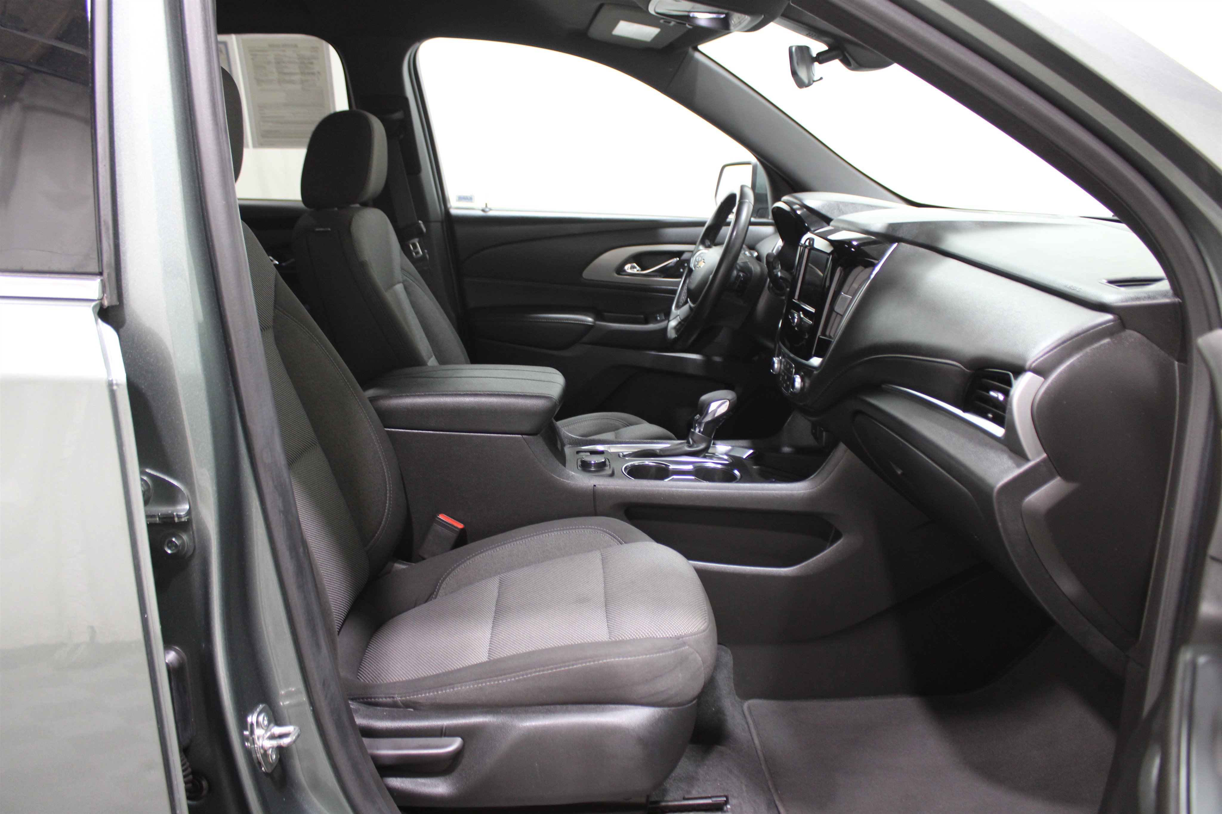 Used 2023 Chevrolet Traverse LT image 34