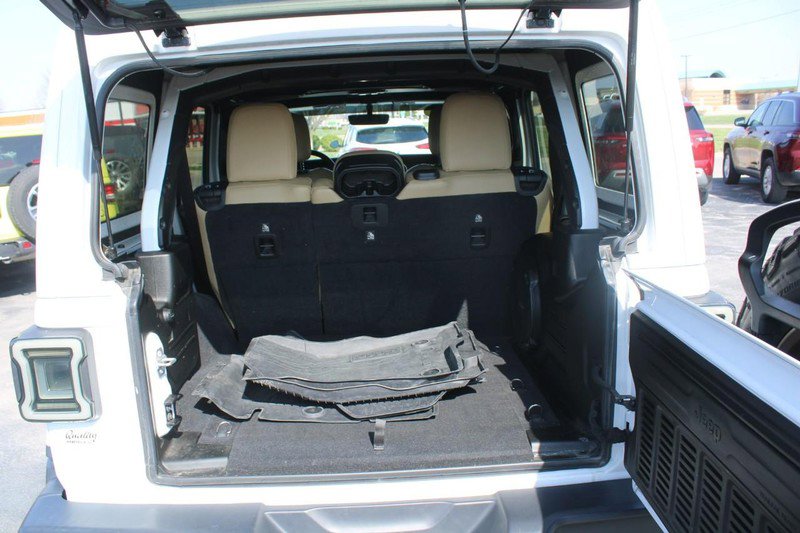 Used 2018 Jeep Wrangler Unlimited Sahara image 6