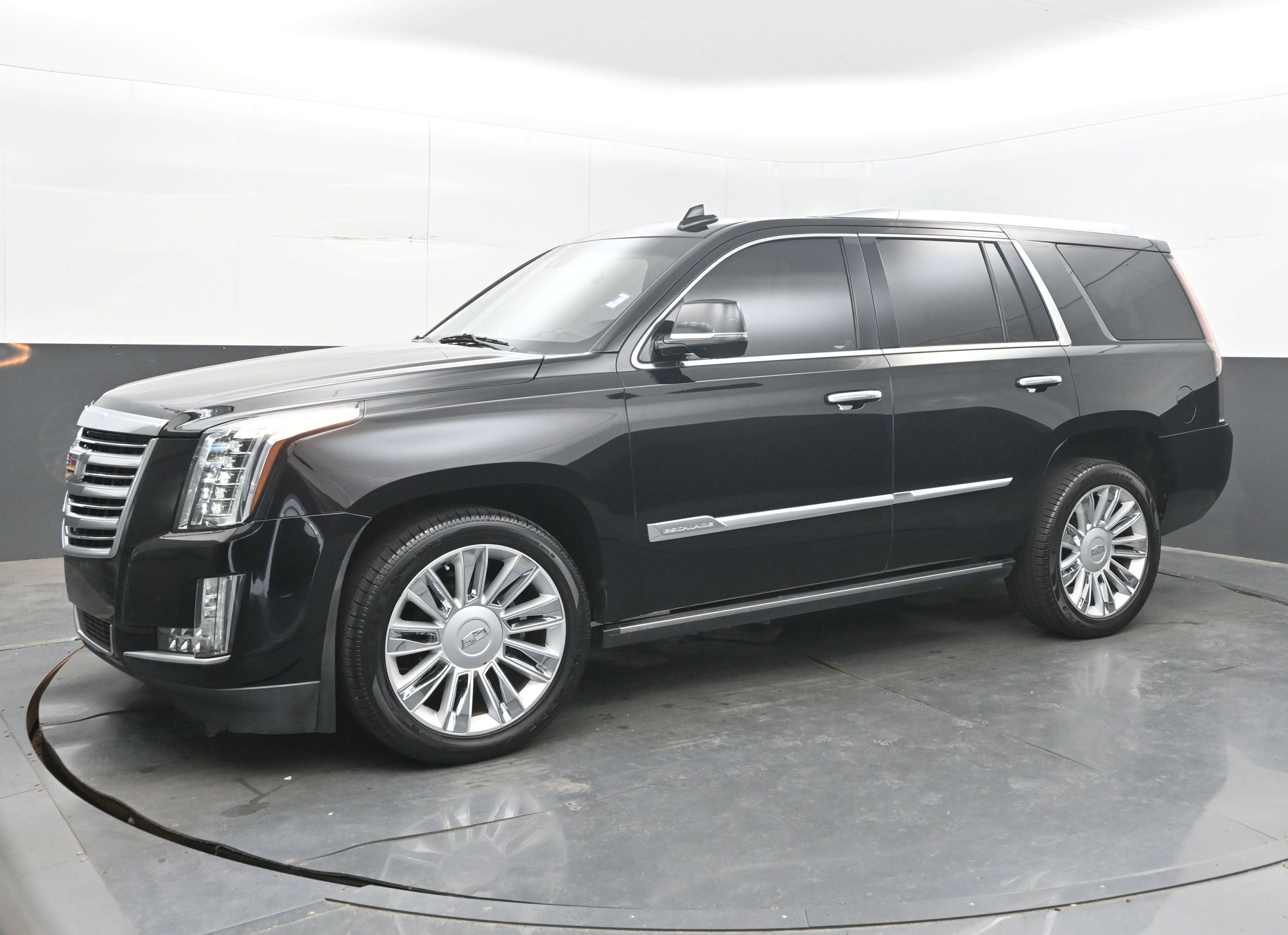 Used 2016 Cadillac Escalade Platinum AWD/4WD image 5
