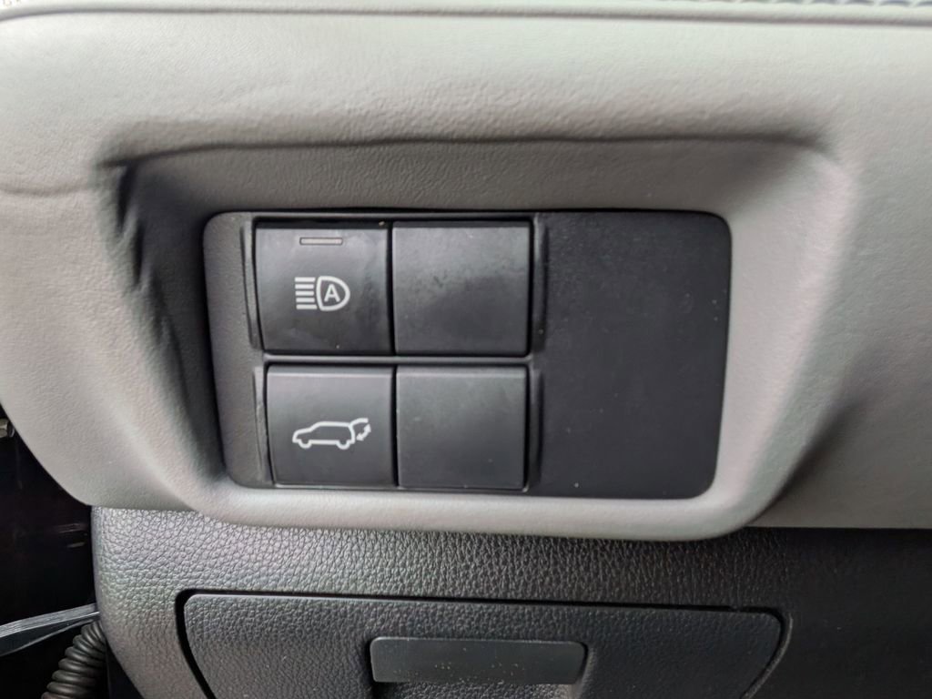 Used 2020 Toyota Highlander XLE AWD/4WD image 16
