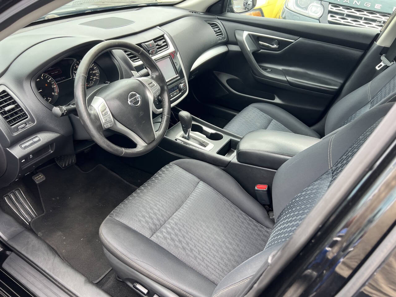 Used 2016 Nissan Altima 2.5 SV w/ Convenience Package FWD image 8
