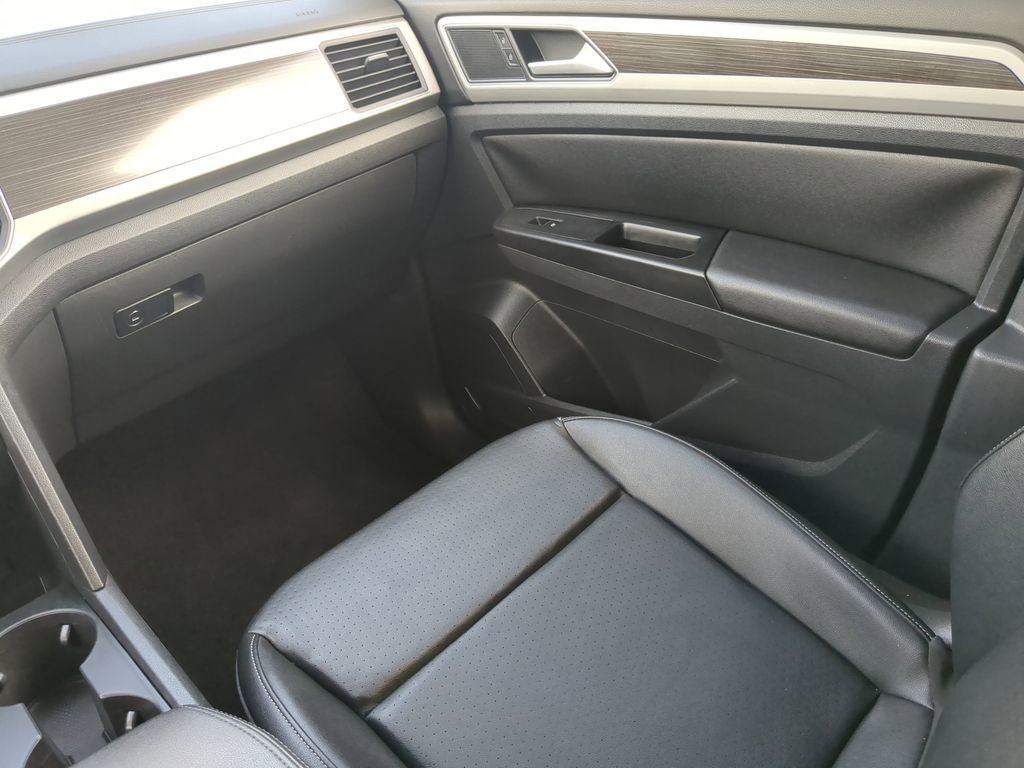 Used 2019 Volkswagen Atlas SE w/ Towing Package image 17