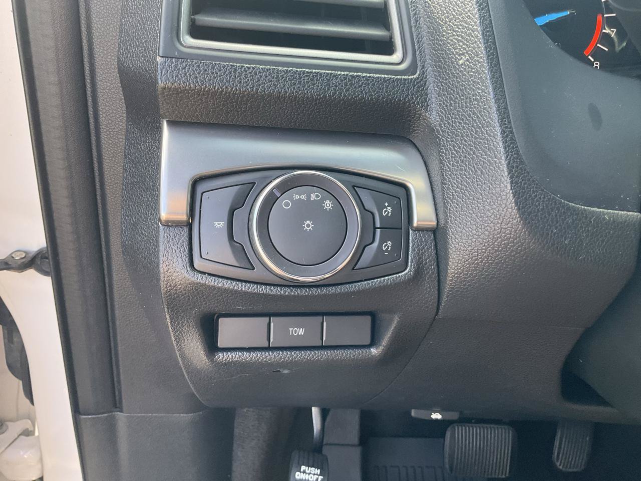 Used 2018 Ford Explorer XLT AWD/4WD image 27