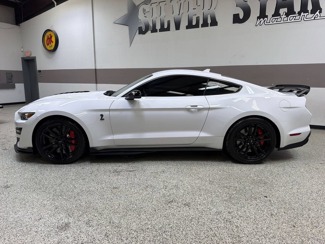 Used 2020 Ford Mustang Shelby GT500 w/ Technology Package RWD image 3