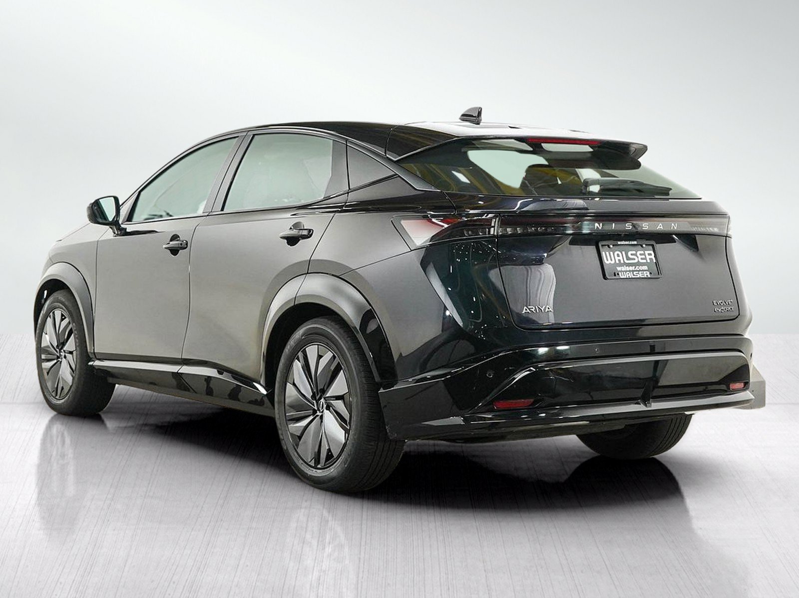 Used 2024 Nissan Ariya AWD image 3
